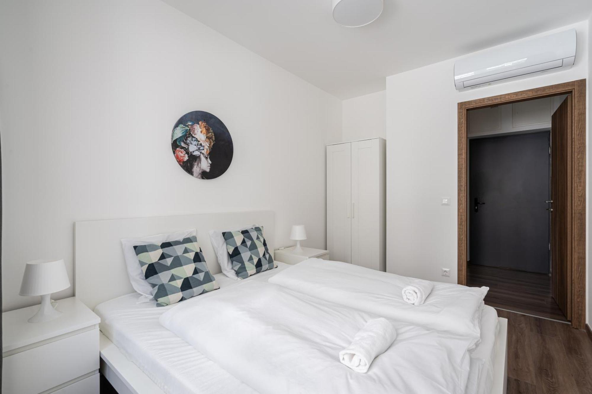 Apartament Corviana With Balcony *